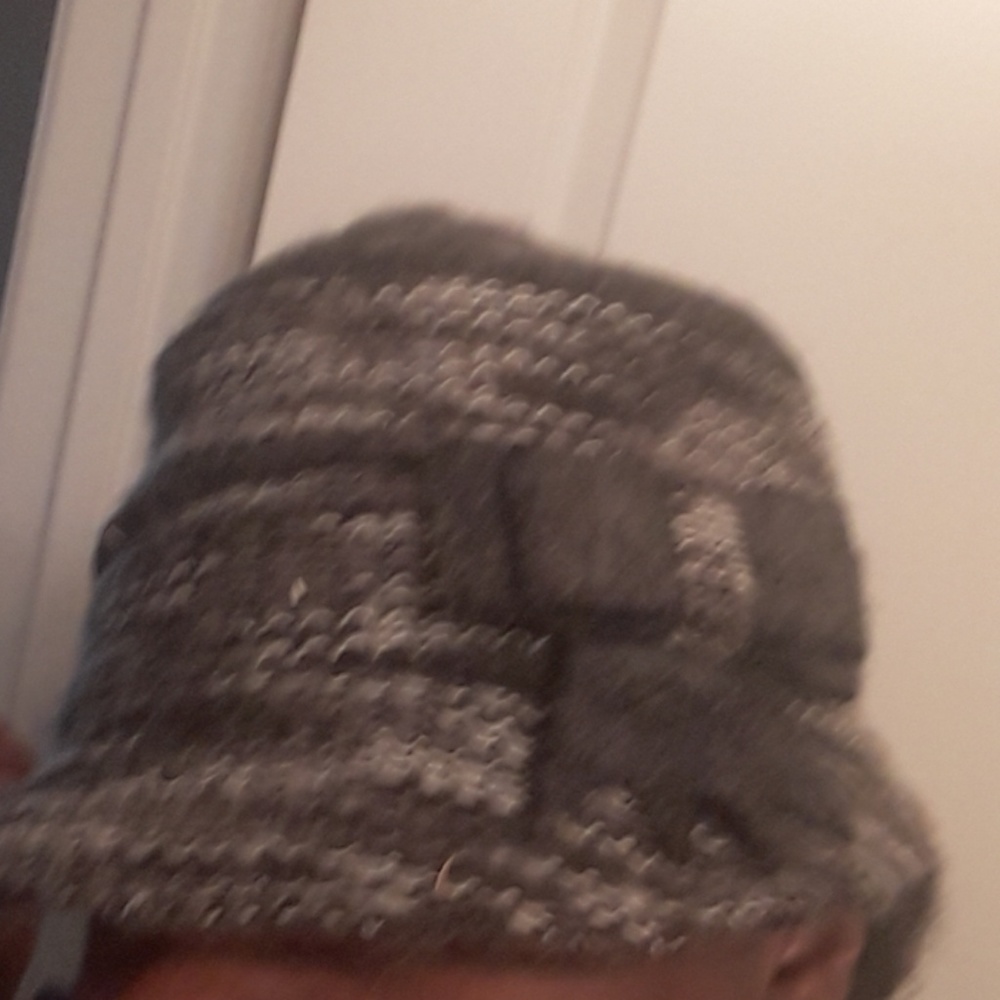 Winter hat - Picture 7 of 7